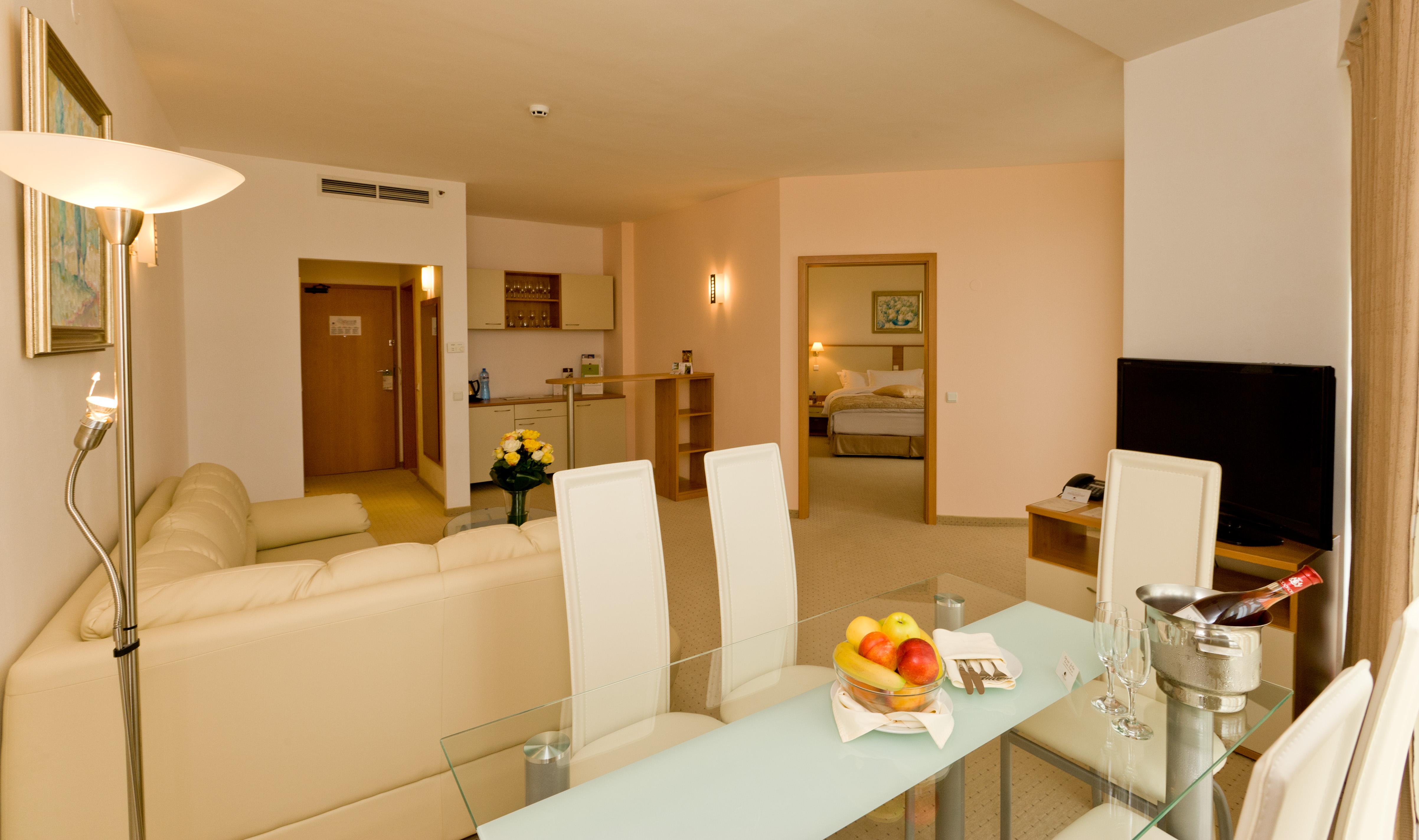 Apollo Spa Resort - Ultra All-Inclusive , Pools & Free Beach, Individual Ac In Every Room Golden Sands Exterior photo