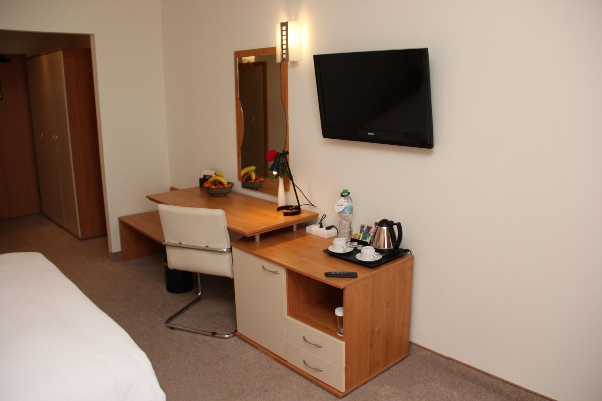 Apollo Spa Resort - Ultra All-Inclusive , Pools & Free Beach, Individual Ac In Every Room Golden Sands Exterior photo