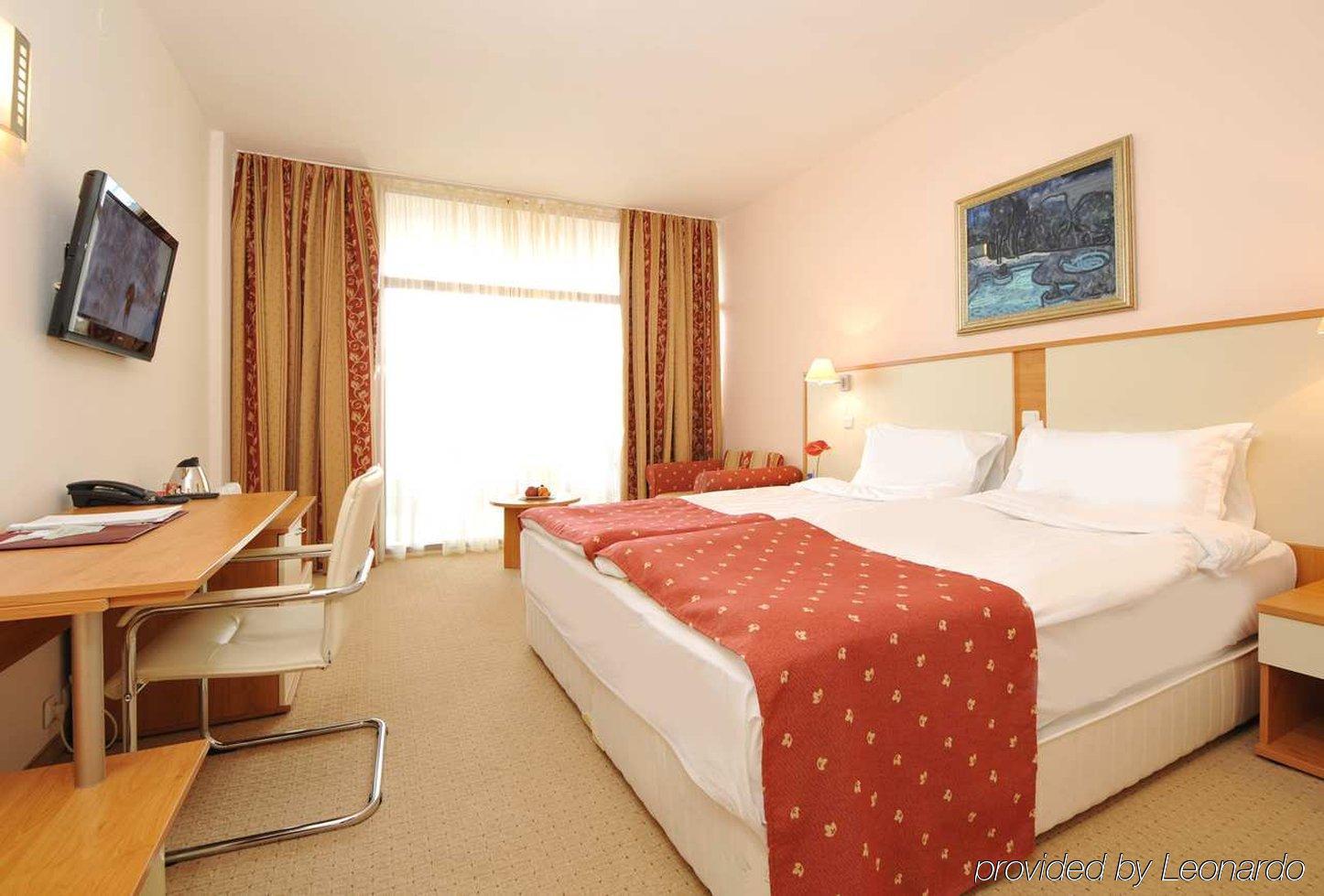 Apollo Spa Resort - Ultra All-Inclusive , Pools & Free Beach, Individual Ac In Every Room Golden Sands Room photo
