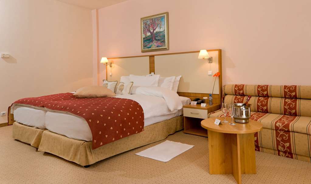 Apollo Spa Resort - Ultra All-Inclusive , Pools & Free Beach, Individual Ac In Every Room Golden Sands Room photo