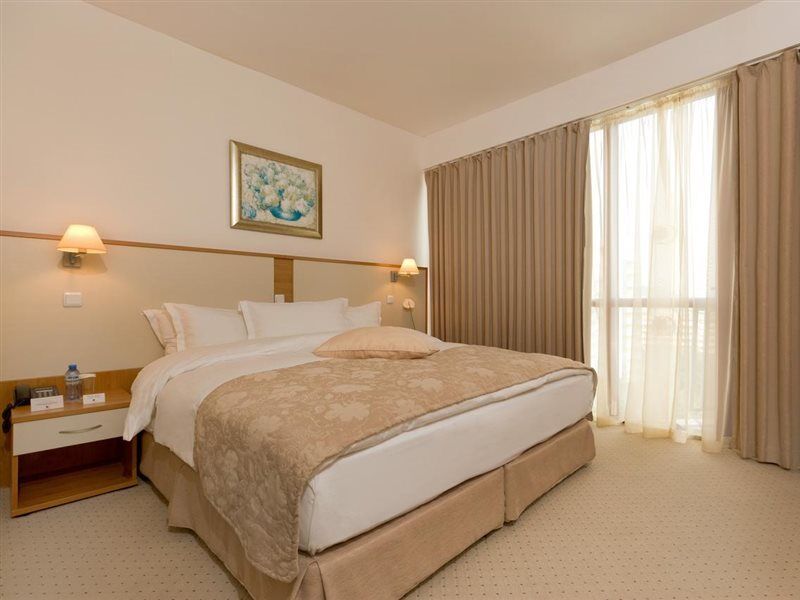 Apollo Spa Resort - Ultra All-Inclusive , Pools & Free Beach, Individual Ac In Every Room Golden Sands Exterior photo